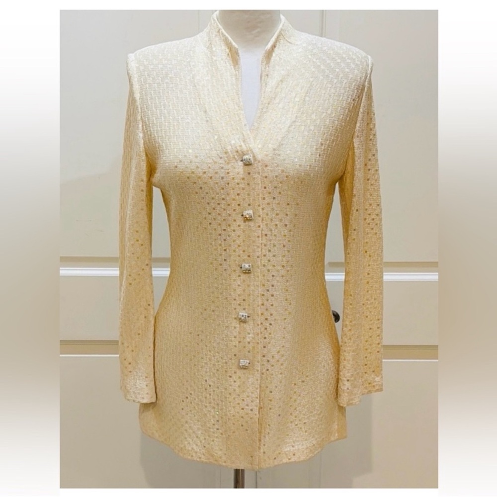 St. John ladies jacket size 6 butter yellow in color price is firm